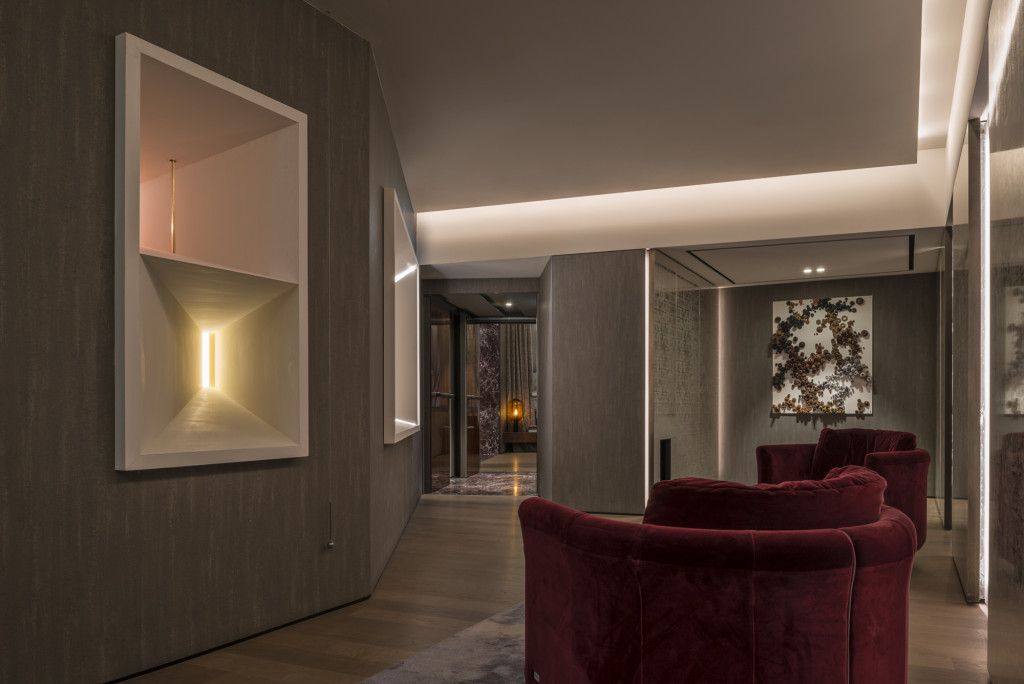 44_FENDI PRIVATE SUITES_ Lounge Area between Room 6 and 7_Mario Nanni Light Installation