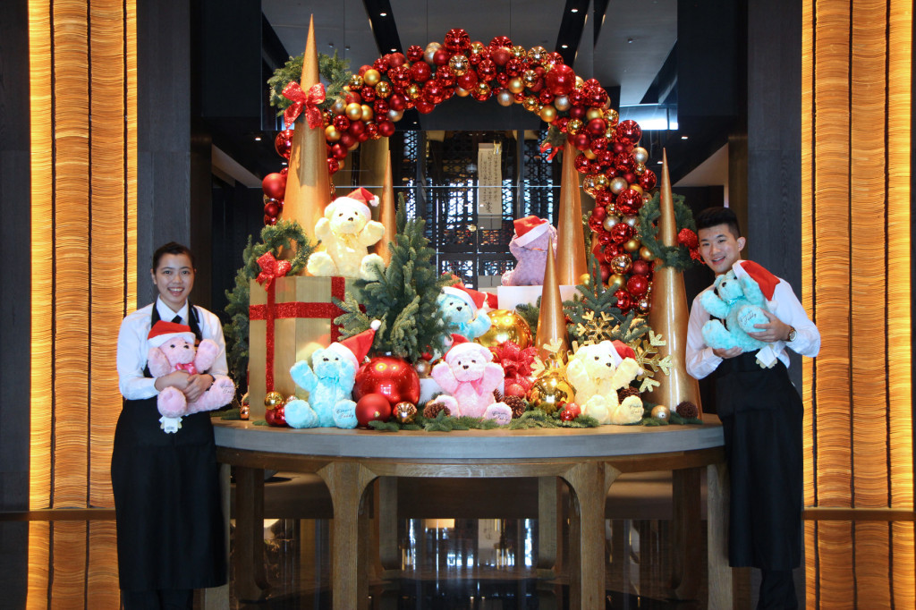 台南晶英酒店於今年聖誕節與經典泰迪熊合作，推出溫馨可愛的泰迪熊聖誕佈置。