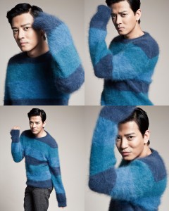 雙色毛衣_$51,000、灰長褲_$48,300 by Louis Vuitton。