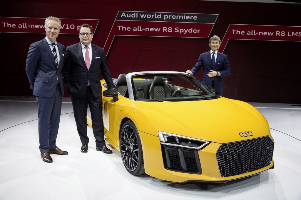 New Audi R8 Spyder V10於2016年3月23日於北美紐約車展進行全球首發，Audi美國分公司董事長Scott Keogh (圖左一)、AUDI AG 德國原廠銷售暨行銷董事會成員Dr. Dietmar Voggenreiter(圖左二)與quattro GmbH總裁Stefan Winkelmann (圖右一)共同出席盛會。