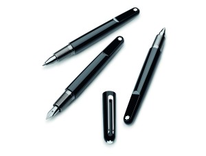 (左至右)萬寶龍M系列鋼珠筆，萬寶龍M系列鋼筆，萬寶龍M系列原子筆