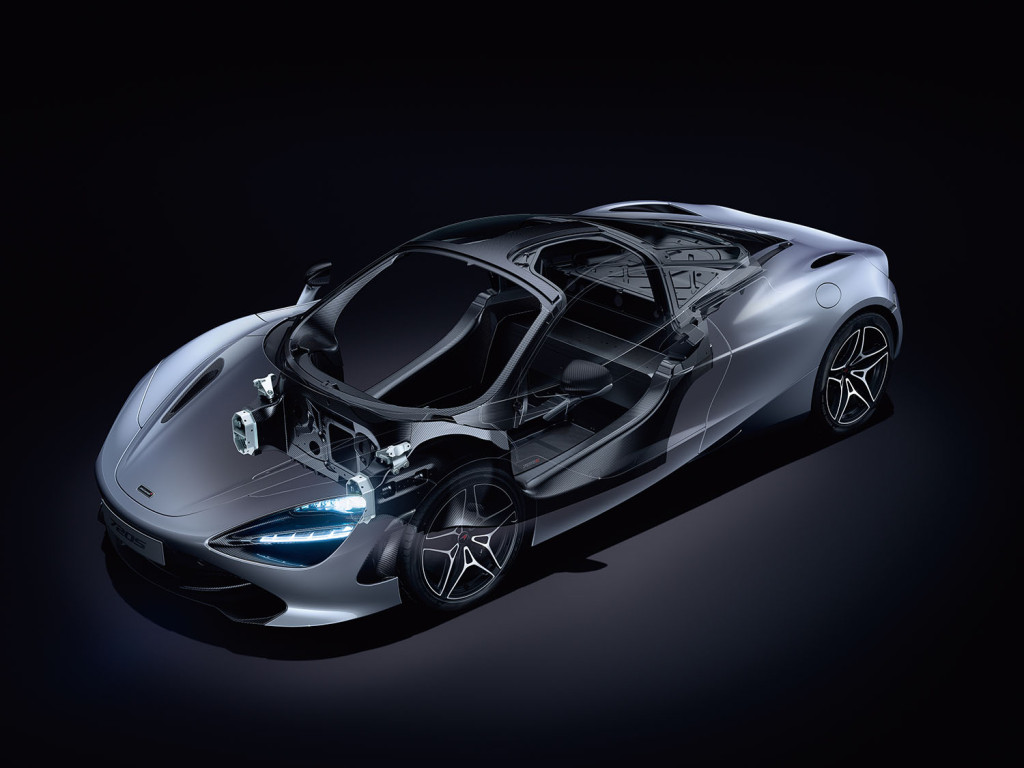 純碳纖維車體結構質輕強度高，常見於新世代超跑與純電跑車。