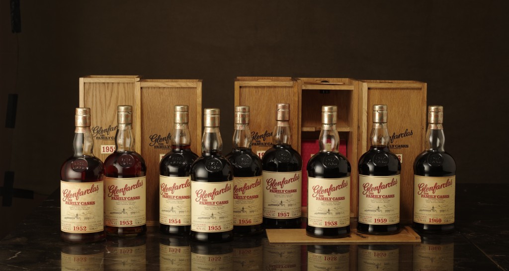 成套Glenfarclas格蘭花格威士忌1950年代家族桶第一版木盒套組。