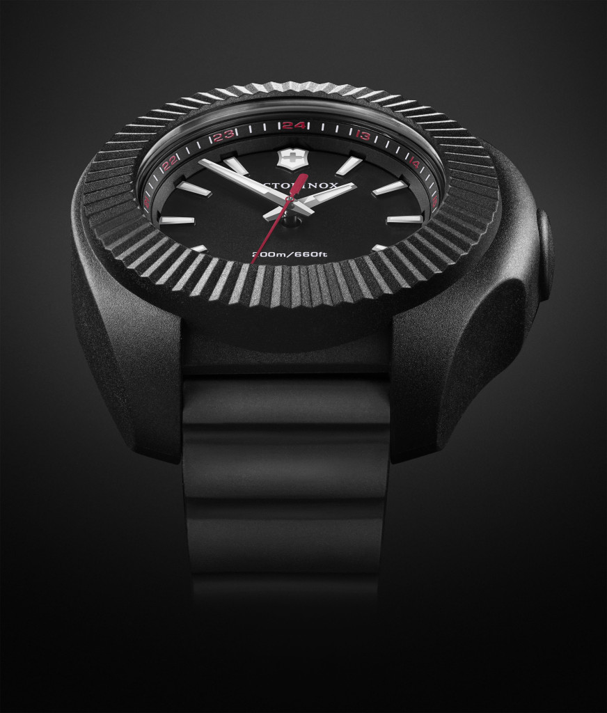 INOX V_黑色錶盤及天然橡膠錶帶NTD18800(近)