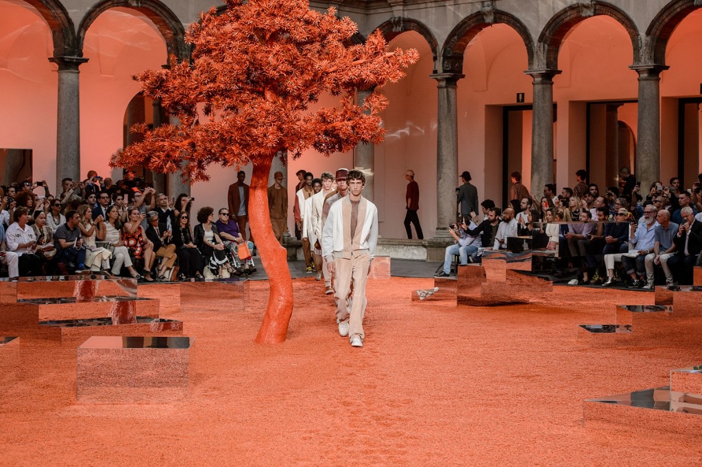 2. Ermenegildo Zegna Couture 2018夏季系列時裝秀，於米蘭大學的古老庭院舉辦