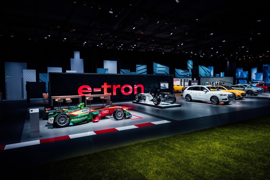 Audi Summit 2017的展場 大亮點是Formula E (左)車款及e-tron油電系列。