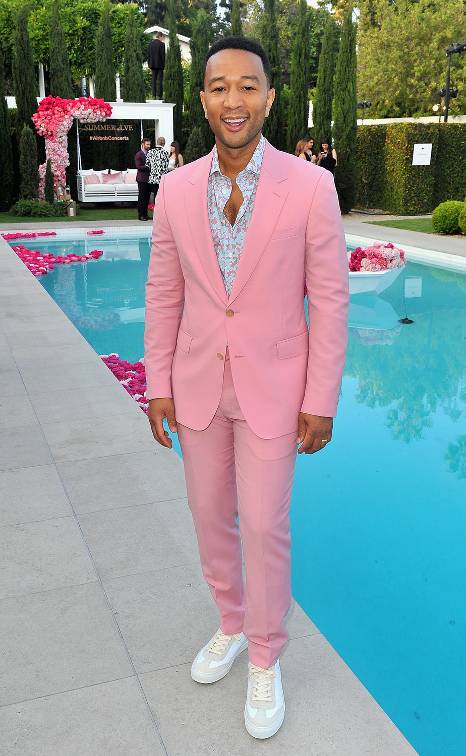 而它不只是出现在衣服上,餐厅,豪宅都见得著它的踪影.